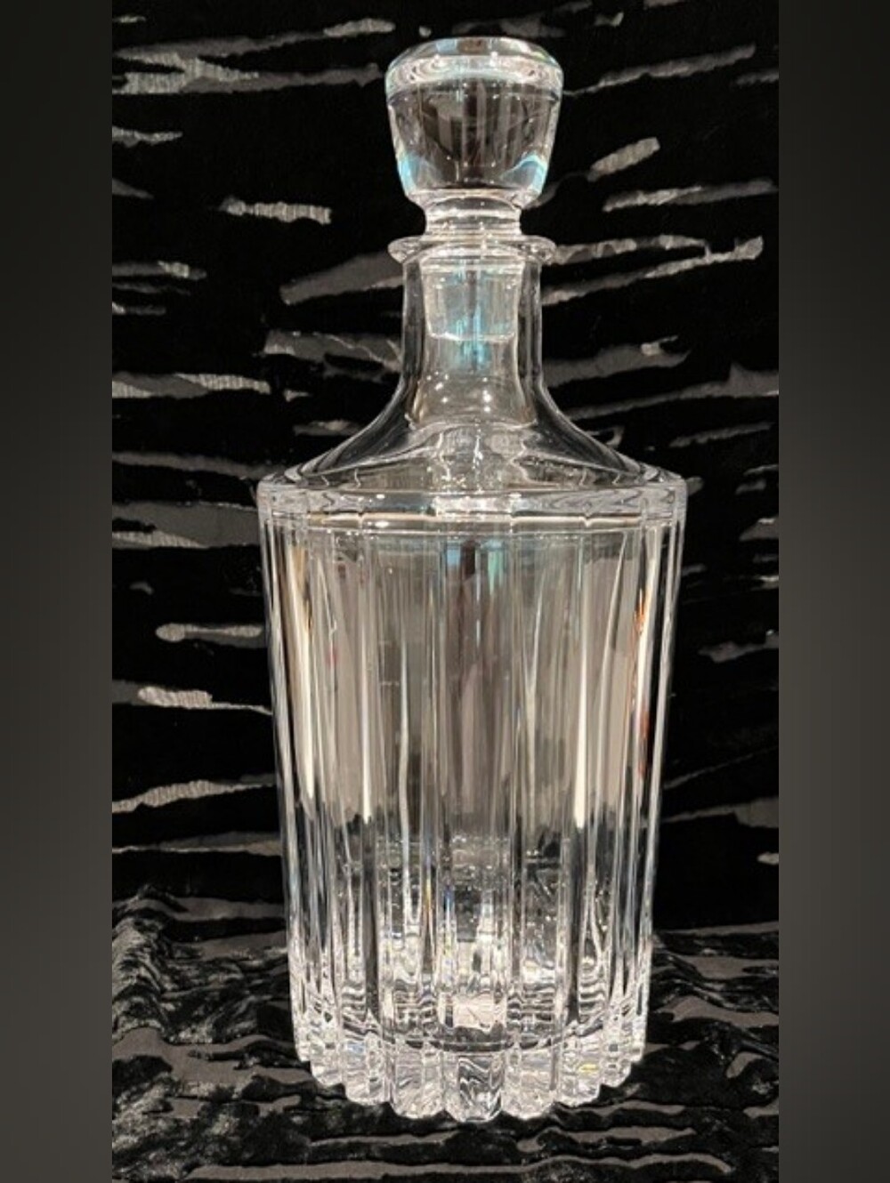 William Sonoma‎ Handcut Crystal Dorset Decanter Made In Slovenia  Gorgeous!  NIB